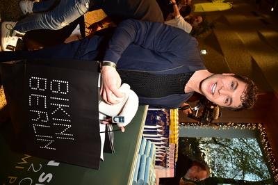 5.te Charity  Promi Pack im BIKINI-stock-foto