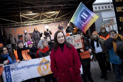 Protest Gewalt an Frauen-stock-foto