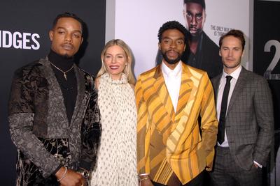 NEW YORK, NY- NOVEMBER 19: Stephan James, Sienna Miler, Chadwick Boseman and Taylor Kitsch at the New York Special Scre-stock-foto