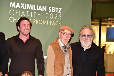 5.te Charity  Promi Pack im BIKINI-stock-foto