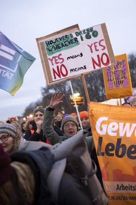 Protest Gewalt an Frauen-stock-foto
