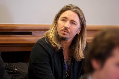 Prozessauftakt gegen Gil Ofarim in Leipzig. Der S?nger Gil Ofarim zum Prozessauftakt am 07.11.2023 im Landgericht in Lei-stock-foto