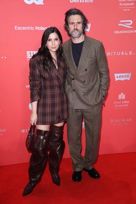 Chryssanthi Kavazi mit Ehemann Tom Beck - GQ MEN OF THE YEAR AWARDS 2025 im Metropol in Berlin am 27.11.2025 *** Chryssa-stock-foto