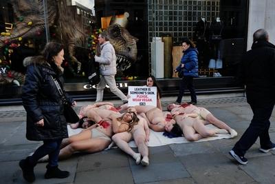 PETA stages ?bloody? Black Friday protest against leather sales in London-stock-foto