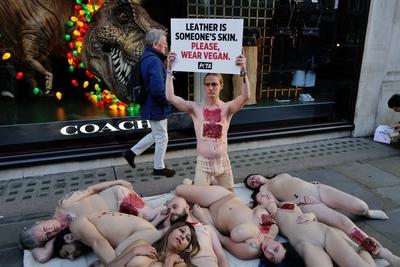 PETA stages ?bloody? Black Friday protest against leather sales in London-stock-foto