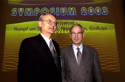 Dr. August Hanning (li., Pr?sident Bundesnachrichtendienst) und J?rgen Chrobog (beide GER/Staatssekret?r im Ausw?rtigen-stock-foto