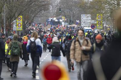 Proteste gegen Gruendung von AfD-Jugendorganisation-stock-foto