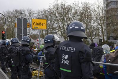 Proteste gegen Gruendung von AfD-Jugendorganisation-stock-foto