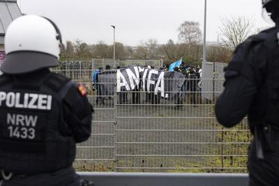 Proteste gegen Gruendung von AfD-Jugendorganisation-stock-foto