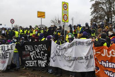Proteste gegen Gruendung von AfD-Jugendorganisation-stock-foto