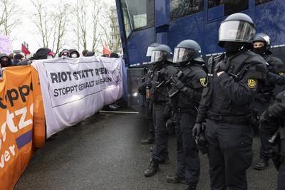Proteste gegen Gruendung von AfD-Jugendorganisation-stock-foto