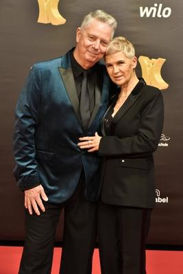 ABBdortmund: Heiko Wasser, Susanne Wasser Sport Moderator Ehepaar zu Gast auf dem roten Teppich bei der Kinderlachen Gala 2025 in der Westfalenhalleam 29.11.2025 in Dortmund NRW Deutschland *** ABBdortmund Heiko Wasser, Susanne Wasser sports presenter couple as guests on the red carpet at the Kinderlachen Gala 2025 in the Westfalenhalleon 29 11 2025 in Dortmund NRW Germany-stock-foto