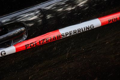 Am 30.11.2025 gegen 02:00 Uhr kam es auf der B109 bei Heinrichsruh zu einem Verkehrsunfall mit Sachschaden. Hierbei befu-stock-foto