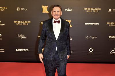 ABBdortmund: Peter Illmann Moderator zu Gast auf dem roten Teppich bei der Kinderlachen Gala 2025 in der Westfalenhalleam 29.11.2025 in Dortmund NRW Deutschland *** ABBdortmund Peter Illmann presenter as a guest on the red carpet at the Kinderlachen Gala 2025 in the Westfalenhalleon 29 11 2025 in Dortmund NRW Germany-stock-foto