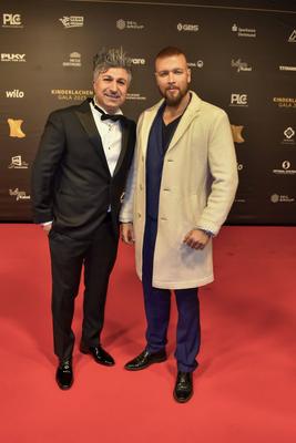 ABBdortmund: K?rsat Kuersat Yildirim Lotto Chico mit Kollegah deutscher Rapper zu Gast auf dem roten Teppich bei der Kinderlachen Gala 2025 in der Westfalenhalleam 29.11.2025 in Dortmund NRW Deutschland *** ABBdortmund K?rsat Kuersat Yildirim Lotto Chico with Kollegah German rapper as a guest on the red carpet at the Kinderlachen Gala 2025 in the Westfalenhalleon 29 11 2025 in Dortmund NRW Germany-stock-foto