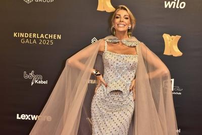 ABBdortmund: Annika Gassner Moderatorin zu Gast auf dem roten Teppich bei der Kinderlachen Gala 2025 in der Westfalenhalleam 29.11.2025 in Dortmund NRW Deutschland *** ABBdortmund Annika Gassner presenter as a guest on the red carpet at the Kinderlachen Gala 2025 in the Westfalenhalleon 29 11 2025 in Dortmund NRW Germany-stock-foto