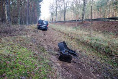 Am 30.11.2025 gegen 02:00 Uhr kam es auf der B109 bei Heinrichsruh zu einem Verkehrsunfall mit Sachschaden. Hierbei befu-stock-foto