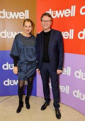 D?WELL Public Opening Event - Center Managerin Dr. Sylvia Nielius, V?lkel Real Estate mit Marl Elsenheimer vom D?WELL Ce-stock-foto