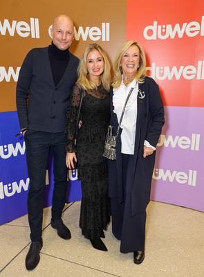 D?WELL Public Opening Event - (L-R) Lingne Roset Inhaber Oliver Roset mit seiner Frau Antoine Roset und Designerin Uta R-stock-foto