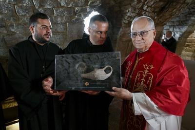 LEBANON - POPE LEO XIV DELIVES HIS SPEECH IN FRONT OF THE TOMB OF SAINT CHARBEL MAKHLOUF AT THE MONASTERY OF SAINT MAROUN , IN THE MOUNTAINOUS VILLAGE OF ANNAYA  - 2025/12/1-stock-foto
