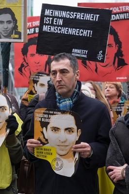 Berlin Amnesty International Freiheit fuer Blogger Raif Badawi Mitglieder der Menschenrechtsorganisa-stock-foto