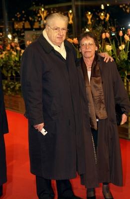 Moritz de Hadeln (li., Festivaldirektor Filmfestspiele Venedig) mit Ehefrau (beide GER) anl?sslich  des Abschlussfilmes-stock-foto