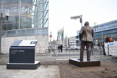 Aktionskuenstler errichten Walter Luebcke Memorial vor CDU-Zentrale-stock-foto
