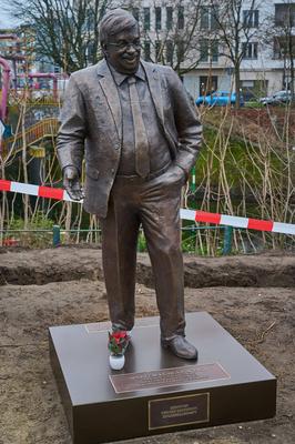 Aktionskuenstler errichten Walter Luebcke Memorial vor CDU-Zentrale-stock-foto