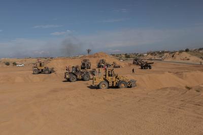 Egyptian Committee Begins Setting Up Large Humanitarian Camp in Netzarim Corridor, Central Gaza.-stock-foto