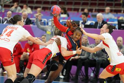 GER, Dortmund, 27th Wommen?s World Championship  2025, Hauptrunde / Main Round, Gruppe II 1. Runde:  Spanien (ESP) vs. Serbien (SRB)-stock-foto