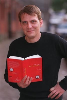 Sven Regener (S?nger, Element of Crime ) 10/01 her Mann Gesang Musik Pop Rock Band Gruppe dunkelhaarig kurzhaarig leger-stock-foto