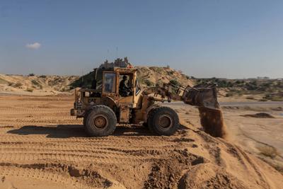 Egyptian Committee Begins Setting Up Large Humanitarian Camp in Netzarim Corridor, Central Gaza.-stock-foto