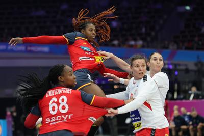 GER, Dortmund, 27th Wommen´s World Championship  2025, Hauptrunde / Main Round, Gruppe II 1. Runde:  Spanien (ESP) vs. Serbien (SRB)-stock-foto