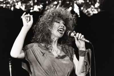 Senft?pfchen Theater K?ln// 25.04.1994 - Auf dem Bild ist die S?ngerin Romy Haag im Senft?pfchen Theater K?ln in den 80-stock-foto