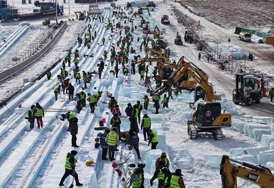 HARBIN, CHINA - DECEMBER 02: Aerial view of the 27th Harbin Ice-Snow World under construction on December 2, 2025 in Har-stock-foto