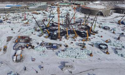 HARBIN, CHINA - DECEMBER 02: Aerial view of the 27th Harbin Ice-Snow World under construction on December 2, 2025 in Har-stock-foto