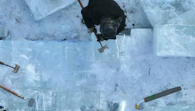 HARBIN, CHINA - DECEMBER 02: Aerial view of the 27th Harbin Ice-Snow World under construction on December 2, 2025 in Har-stock-foto