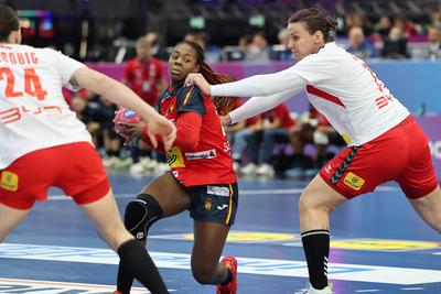 GER, Dortmund, 27th Wommen?s World Championship  2025, Hauptrunde / Main Round, Gruppe II 1. Runde:  Spanien (ESP) vs. Serbien (SRB)-stock-foto