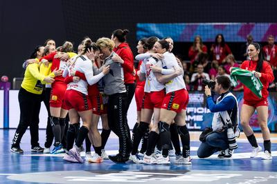 27th IHF Women’s World Handball Championship: Spain vs. Serbia, 02.12.2025-stock-foto