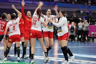 GER, Dortmund, 27th Wommen´s World Championship  2025, Hauptrunde / Main Round, Gruppe II 1. Runde:  Spanien (ESP) vs. Serbien (SRB)-stock-foto