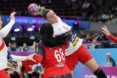 GER, Dortmund, 27th Wommen?s World Championship  2025, Hauptrunde / Main Round, Gruppe II 1. Runde:  Spanien (ESP) vs. Serbien (SRB)-stock-foto