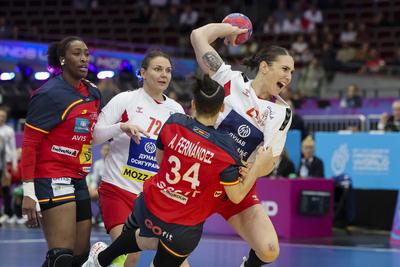 GER, Dortmund, 27th Wommen´s World Championship  2025, Hauptrunde / Main Round, Gruppe II 1. Runde:  Spanien (ESP) vs. Serbien (SRB)-stock-foto