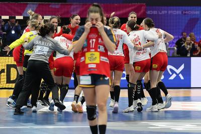 GER, Dortmund, 27th Wommen´s World Championship  2025, Hauptrunde / Main Round, Gruppe II 1. Runde:  Spanien (ESP) vs. Serbien (SRB)-stock-foto