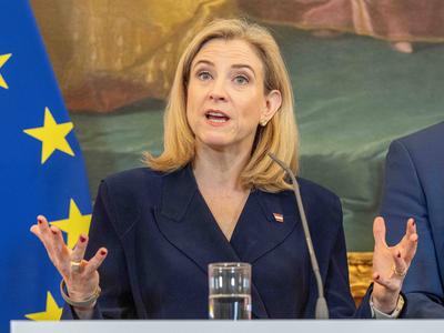 20251203 Doorstep vor und Pressefoyer nach dem Ministerrat der Bundesregierung-stock-foto