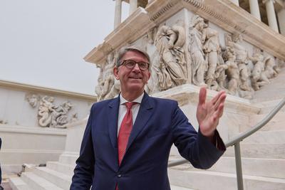 Pergamonmuseum wird 2027 wiedereroeffnet-stock-foto