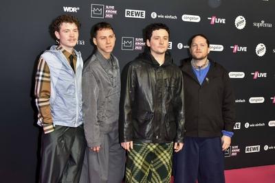 ABBbielefeld: Provinz , Vincent Waizenegger, Moritz B?sing,Robin Schmid, Leon Sennewald Saenger zu Gast auf dem roten Teppich bei der Verleihung des WDR Musikpreis 1 Live Krone im Lokschuppen Bielefeld am 04.12.2025 NRW Deutschland *** ABBbielefeld Province , Vincent Waizenegger, Moritz B?sing,Robin Schmid, Leon Sennewald Saenger as guests on the red carpet at the WDR Music Prize 1 Live Krone award ceremony at the Lokschuppen Bielefeld on 04 12 2025 NRW Germany-stock-foto
