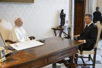ITALY - REL -  POLE LEO XIV RECEIVING THE PRIME MONISTER OF THE REPUBLIC OF CROATIA, ANDREJ PLENKOVIC ,IN AUDIENCE AT THE APOSTOLIC PALACE   2025/12/05-stock-foto
