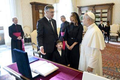 ITALY - REL -  POLE LEO XIV RECEIVING THE PRIME MONISTER OF THE REPUBLIC OF CROATIA, ANDREJ PLENKOVIC ,IN AUDIENCE AT THE APOSTOLIC PALACE   2025/12/05-stock-foto