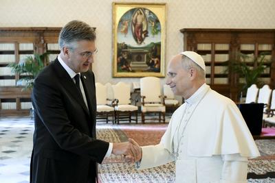 ITALY - REL -  POLE LEO XIV RECEIVING THE PRIME MONISTER OF THE REPUBLIC OF CROATIA, ANDREJ PLENKOVIC ,IN AUDIENCE AT THE APOSTOLIC PALACE   2025/12/05-stock-foto