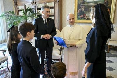 ITALY - REL -  POLE LEO XIV RECEIVING THE PRIME MONISTER OF THE REPUBLIC OF CROATIA, ANDREJ PLENKOVIC ,IN AUDIENCE AT THE APOSTOLIC PALACE   2025/12/05-stock-foto